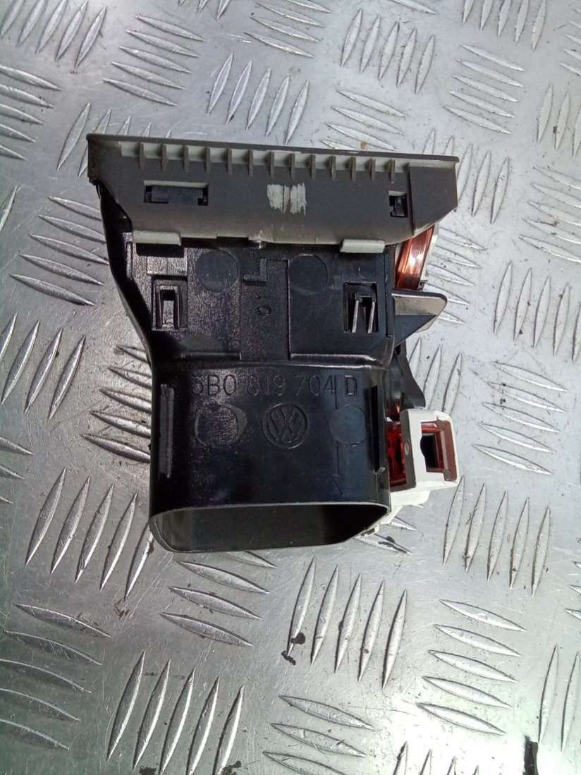 3B0819704D Дефлектор обдува салона  Volkswagen Passat B5 2003г. | Фото № 3  3B0819704D Дефлектор обдува салона  Volkswagen Passat B5 2003г. - Фото 3