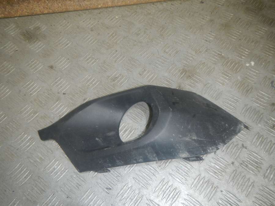 8321A641 Решетка переднего бампера левая  Mitsubishi Pajero 0000г. | Фото № 1  8321A641 Решетка переднего бампера левая  Mitsubishi Pajero 0000г. - Фото 1