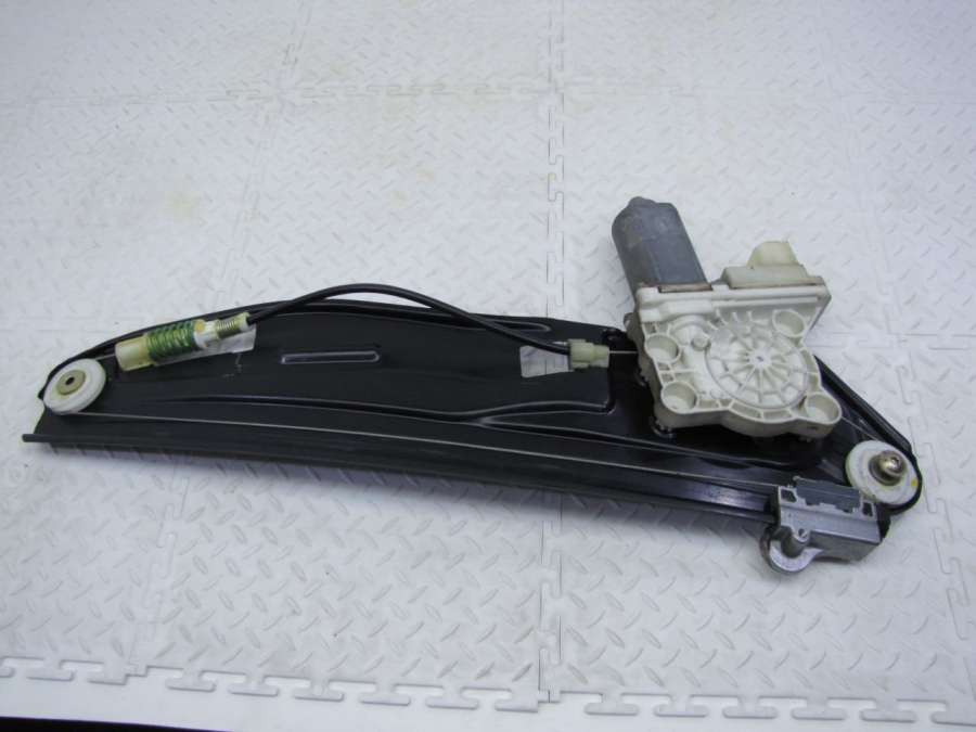 7024814 Стеклоподъемник электрический задний правый  BMW 7 E65/E66 2003г. | Фото № 3  7024814 Стеклоподъемник электрический задний правый  BMW 7 E65/E66 2003г. - Фото 3