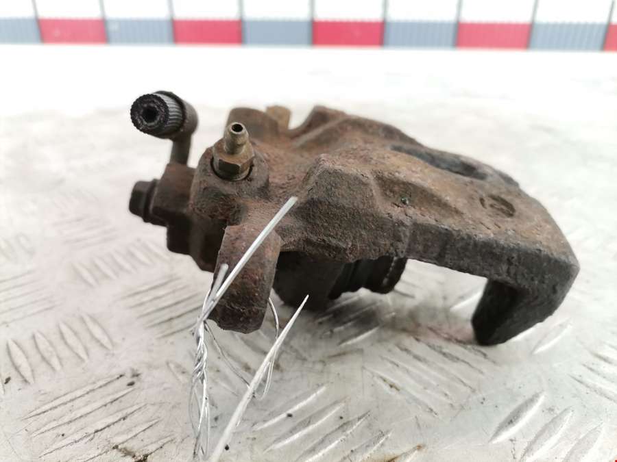 Суппорт задний левый Subaru Legacy 3 (BE/BH) (1998-2004) Универсал 2003г. | Фото № 2 Суппорт задний левый Subaru Legacy 3 (BE/BH) (1998-2004) Универсал 2003г. - Фото 2