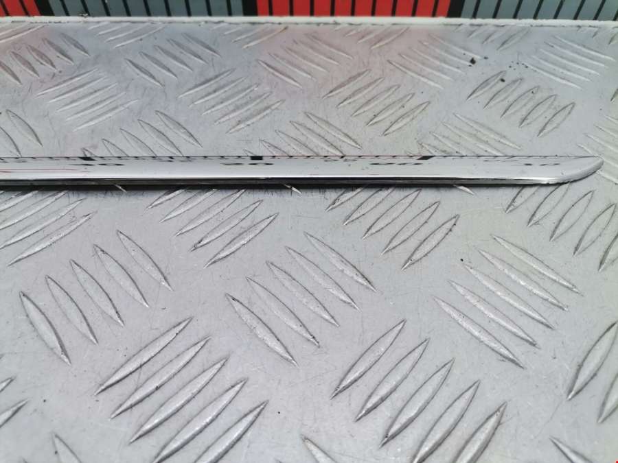 Накладка декоративная (молдинг) двери задней правой Mercedes C-Class (W204) (2006-2015) Седан 2009г. | Фото № 2 Накладка декоративная (молдинг) двери задней правой Mercedes C-Class (W204) (2006-2015) Седан 2009г. - Фото 2