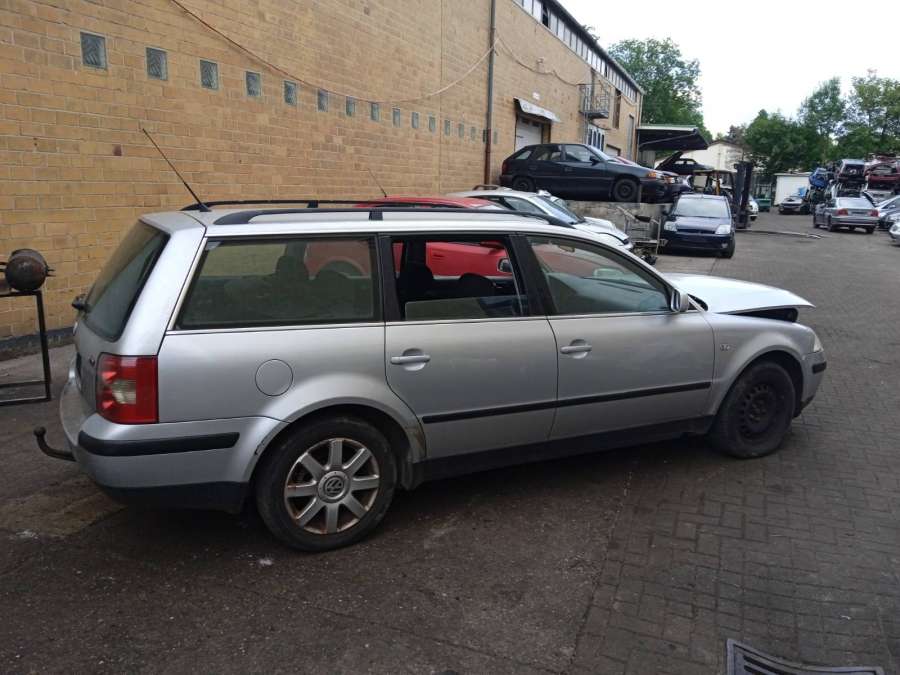 3B1837114 Ручка двери внутренняя передняя правая Volkswagen Passat 5 GP (2000-2005) Универсал 2001г. | Фото № 12 3B1837114 Ручка двери внутренняя передняя правая Volkswagen Passat 5 GP (2000-2005) Универсал 2001г. - Фото 12