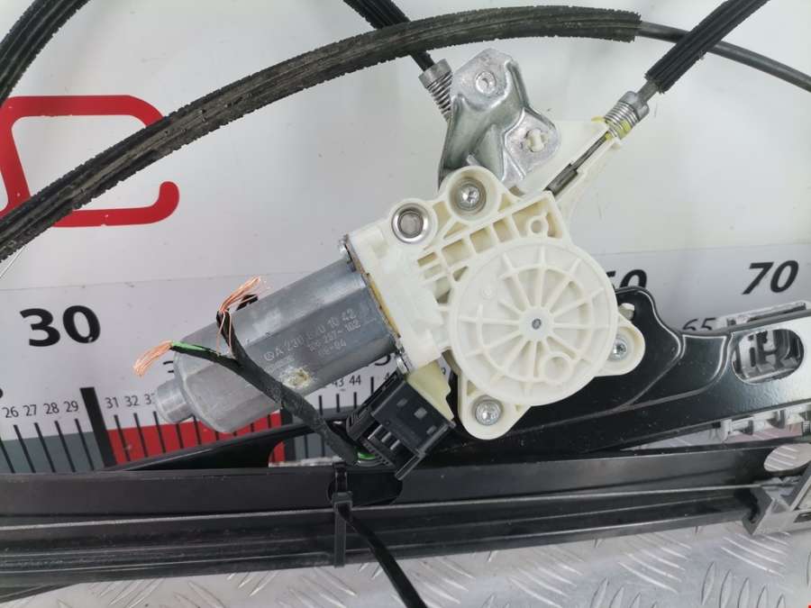 0130821921 Стеклоподъемник электрический двери передней левой Mercedes Vaneo (2001-2005) Микроавтобус 2005г. | Фото № 4 0130821921 Стеклоподъемник электрический двери передней левой Mercedes Vaneo (2001-2005) Микроавтобус 2005г. - Фото 4