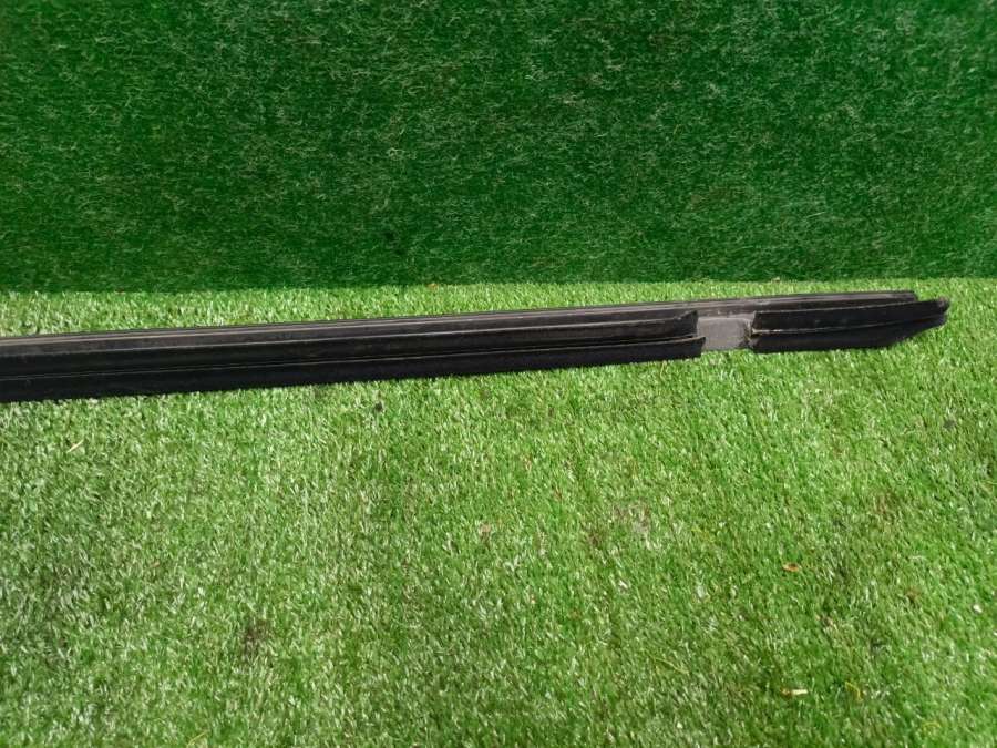 Молдинг стекла двери передней правой внутренний Renault Grand Scenic 3 2013г. | Фото № 3 Молдинг стекла двери передней правой внутренний Renault Grand Scenic 3 2013г. - Фото 3