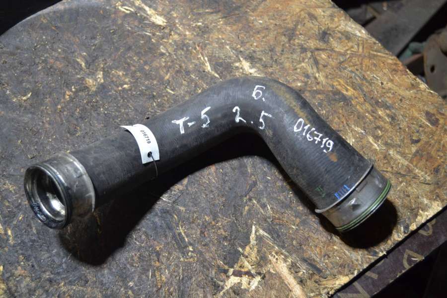 7H0145709D Патрубок интеркулера Volkswagen Transporter 2003г. | Фото № 1 7H0145709D Патрубок интеркулера Volkswagen Transporter 2003г. - Фото 1