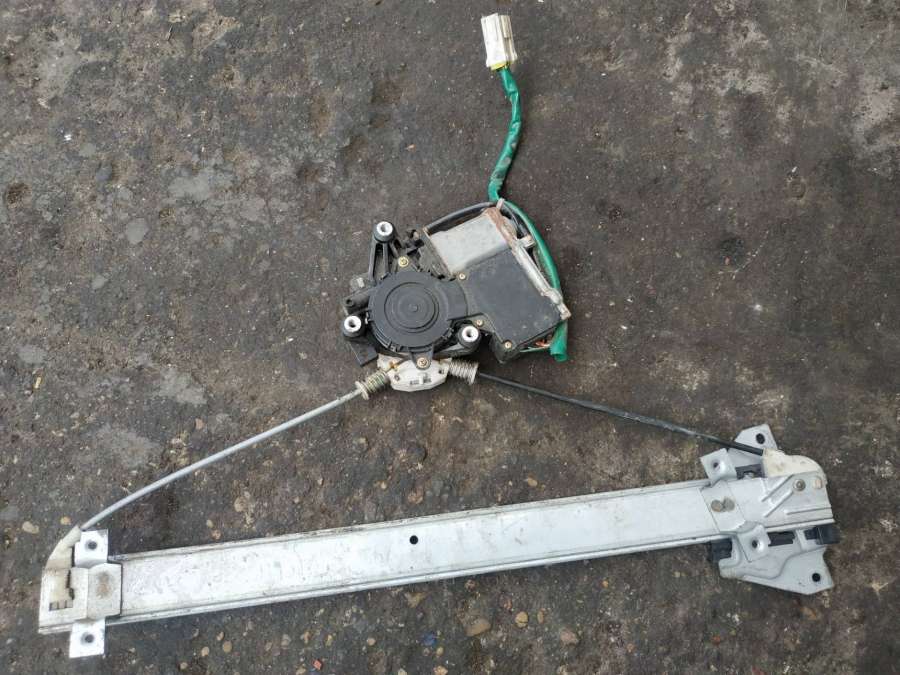 Стеклоподъемник электрический передний правый Mitsubishi Galant 7 1996г. | Фото № 1 Стеклоподъемник электрический передний правый Mitsubishi Galant 7 1996г. - Фото 1