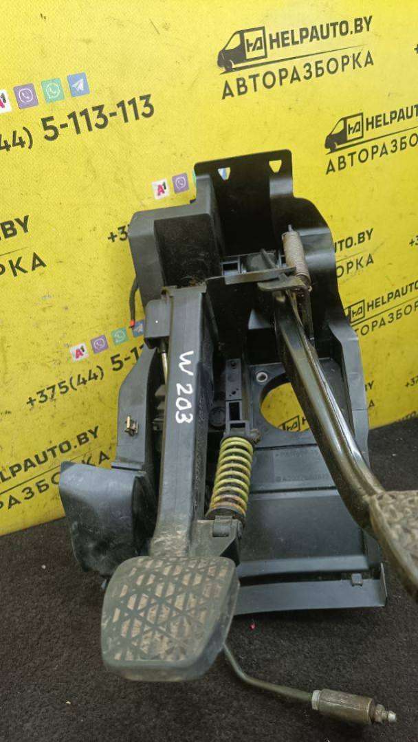 Узел педальный (блок педалей) Mercedes C W203 седан 2000г. | Фото № 3 Узел педальный (блок педалей) Mercedes C W203 седан 2000г. - Фото 3