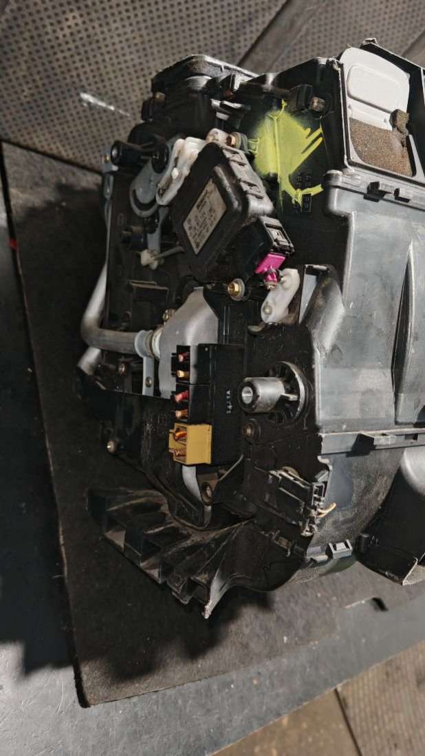 Корпус печки Audi A6 C5 (S6,RS6) 1998г. | Фото № 11 Корпус печки Audi A6 C5 (S6,RS6) 1998г. - Фото 11