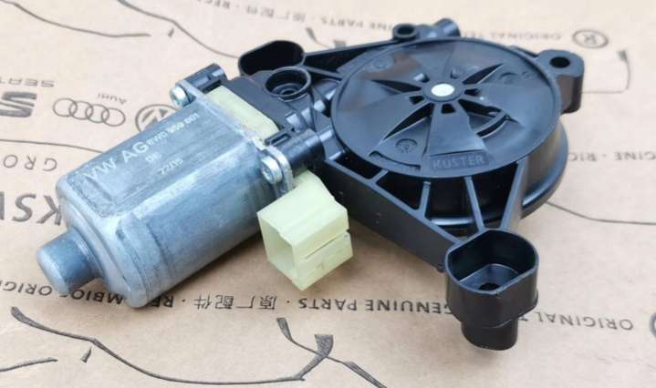 8W0959801 Моторчик стеклоподъемника Audi E-tron 1 поколение (2018-2024) 2018г. | Фото № 11 8W0959801 Моторчик стеклоподъемника Audi E-tron 1 поколение (2018-2024) 2018г. - Фото 11