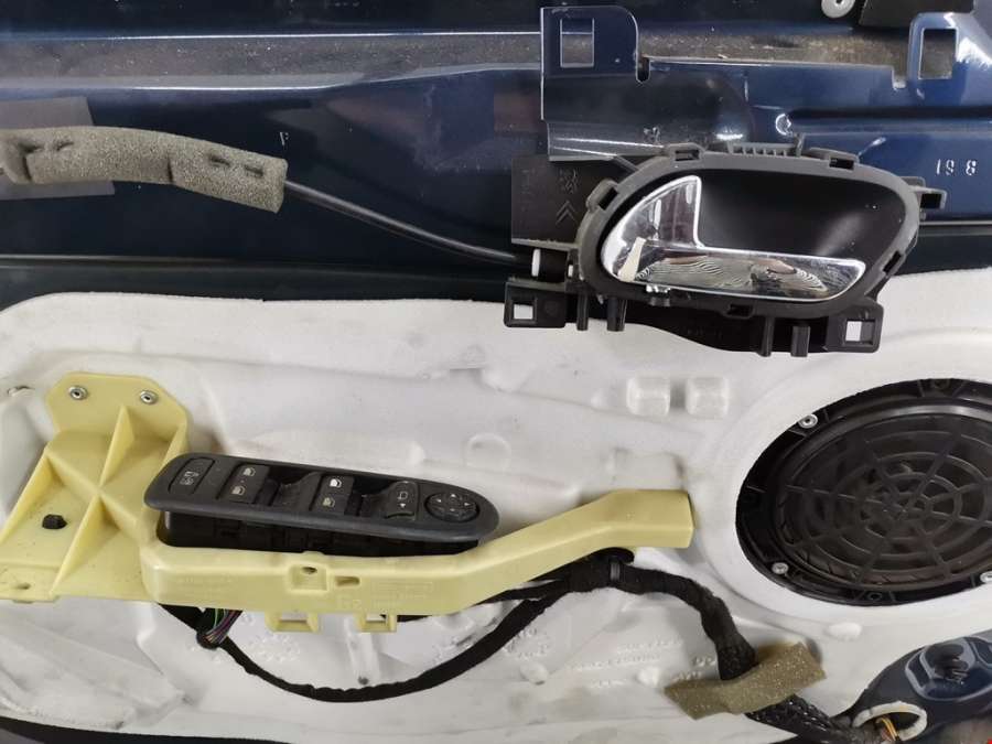 Дверь передняя левая Peugeot 308 (2007-2015) Универсал 2009г. | Фото № 7 Дверь передняя левая Peugeot 308 (2007-2015) Универсал 2009г. - Фото 7