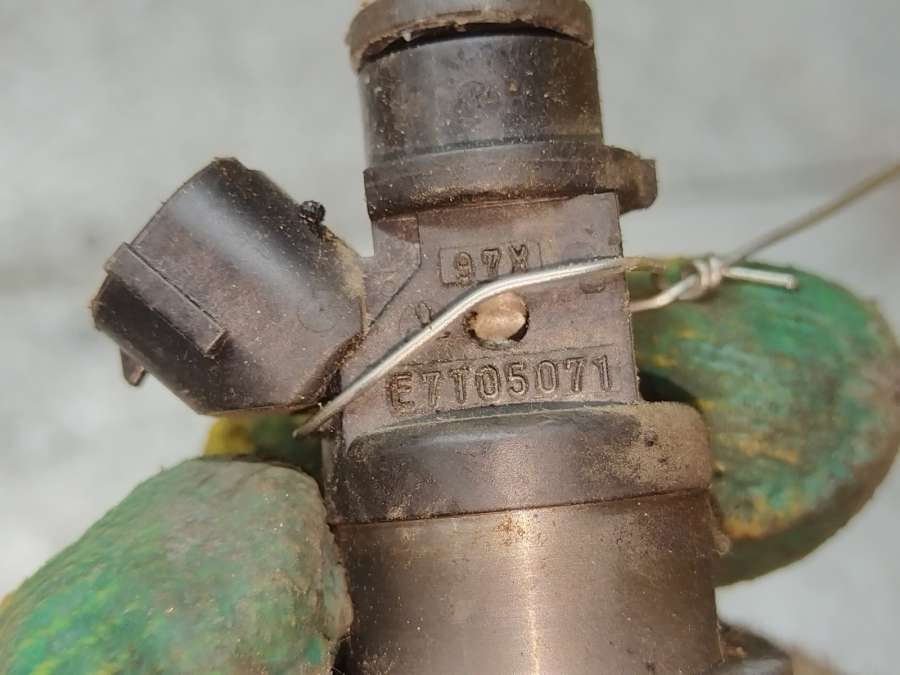 Форсунка Mitsubishi Carisma Седан 1998г. | Фото № 5 Форсунка Mitsubishi Carisma Седан 1998г. - Фото 5