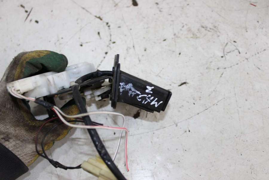 Замок крышки багажника  Mazda 3 BK 2004г. | Фото № 4   Замок крышки багажника  Mazda 3 BK 2004г. - Фото 4