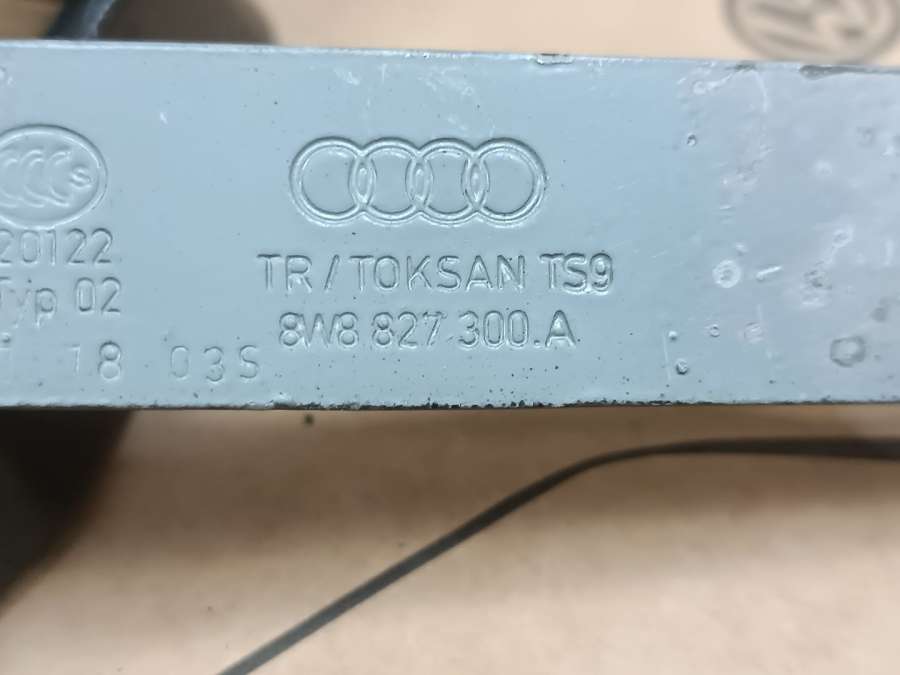 8W8827299A8W8827300A Петля крышки багажника Audi S5 F5 0000г. | Фото № 2 8W8827299A8W8827300A Петля крышки багажника Audi S5 F5 0000г. - Фото 2