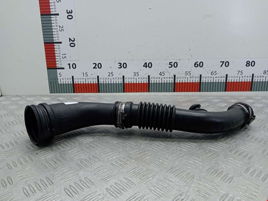 Патрубок интеркулера Renault Scenic 2 (2003-2009) Минивэн 2004г. | Фото № 1 Патрубок интеркулера Renault Scenic 2 (2003-2009) Минивэн 2004г. - Фото 1