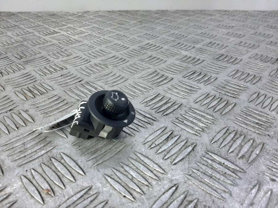 93BG17B676BB Джойстик регулировки зеркал Ford Fusion (2002-2012) Хетчбэк 5дв. 2003г. | Фото № 1 93BG17B676BB Джойстик регулировки зеркал Ford Fusion (2002-2012) Хетчбэк 5дв. 2003г. - Фото 1