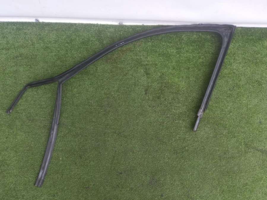 Уплотнитель двери передний правый Volkswagen Polo V 2018г. | Фото № 5 Уплотнитель двери передний правый Volkswagen Polo V 2018г. - Фото 5