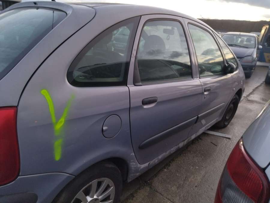 Накладка декоративная (молдинг) двери задней правой Citroen Xsara Picasso (1999-2012) Минивэн 2000г. | Фото № 6 Накладка декоративная (молдинг) двери задней правой Citroen Xsara Picasso (1999-2012) Минивэн 2000г. - Фото 6