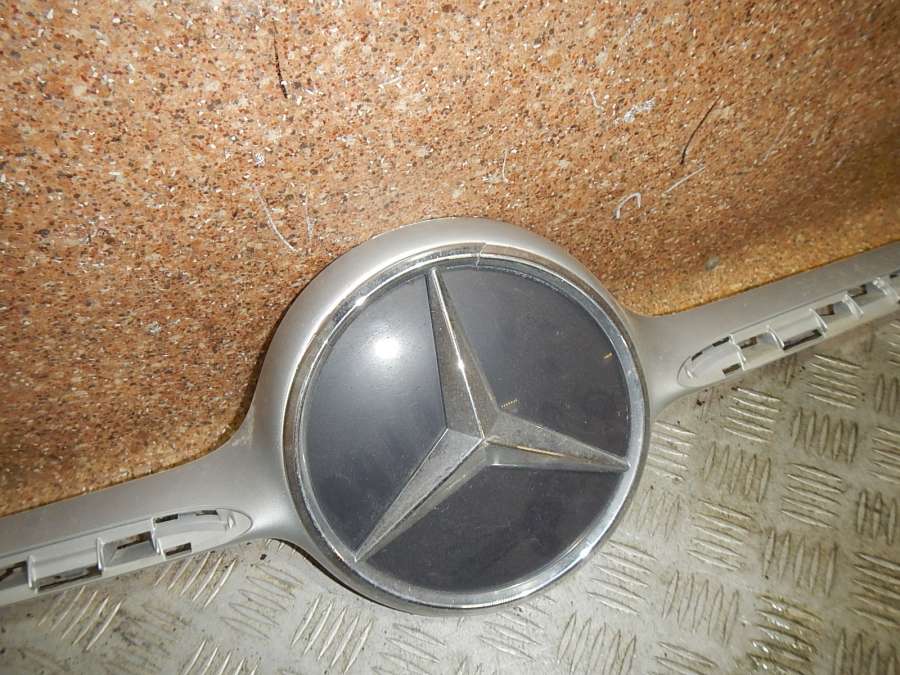A1188881100 Накладка на решетку радиатора  Mercedes-Benz Mercedes Cla-Klasse (C117/C118) 0000г. | Фото № 2  A1188881100 Накладка на решетку радиатора  Mercedes-Benz Mercedes Cla-Klasse (C117/C118) 0000г. - Фото 2