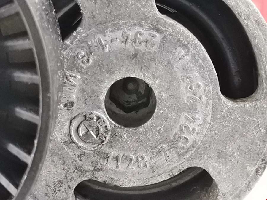 11287524267 Натяжитель ремня генератора (приводного поликлинового ремня BMW 3-Series (E46) (1998-2007) Хетчбэк 3дв. 2004г. | Фото № 3 11287524267 Натяжитель ремня генератора (приводного поликлинового ремня BMW 3-Series (E46) (1998-2007) Хетчбэк 3дв. 2004г. - Фото 3