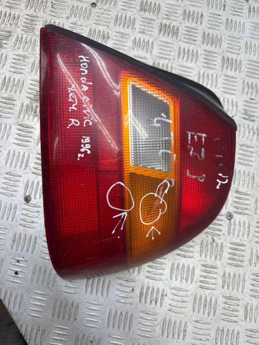 Фонарь задний правый Honda Civic 6 1998г. | Фото № 1 Фонарь задний правый Honda Civic 6 1998г. - Фото 1