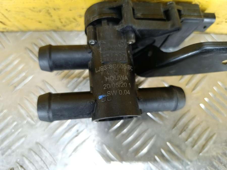 LJ938C605BC Термостат  Ford Mustang Mach-E  внедорожник 5 дв. 2021г. | Фото № 2  LJ938C605BC Термостат  Ford Mustang Mach-E  внедорожник 5 дв. 2021г. - Фото 2