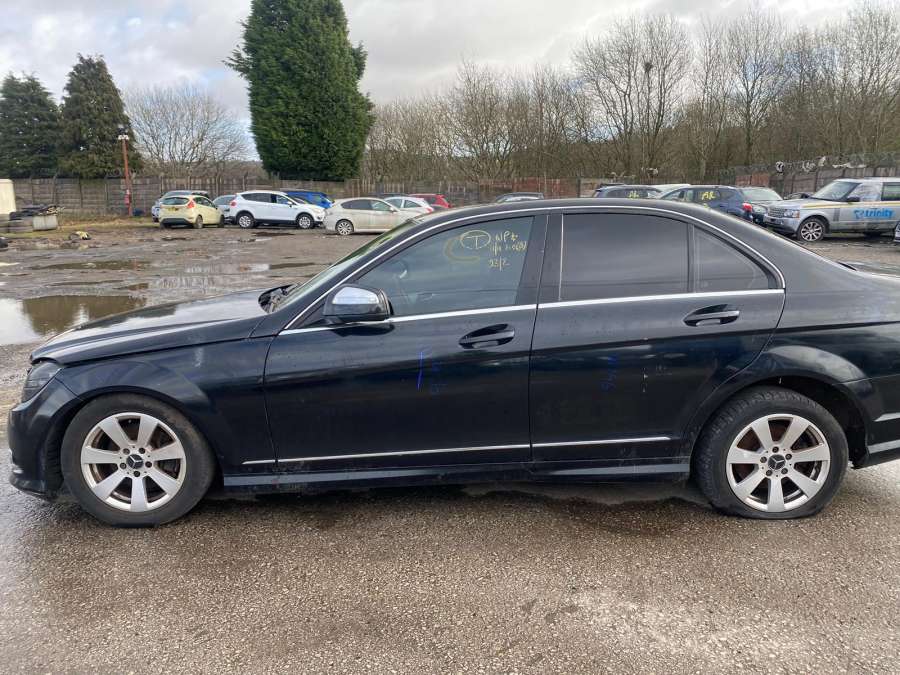 Крыло переднее правое Mercedes C-Class (W204) (2006-2015) Седан 2008г. | Фото № 14 Крыло переднее правое Mercedes C-Class (W204) (2006-2015) Седан 2008г. - Фото 14