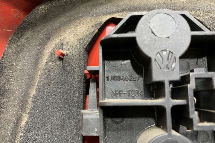 1J6945257 Фонарь задний правый  Volkswagen Golf 4 поколение (1997-2004) 1997г. | Фото № 1  1J6945257 Фонарь задний правый  Volkswagen Golf 4 поколение (1997-2004) 1997г. - Фото 1