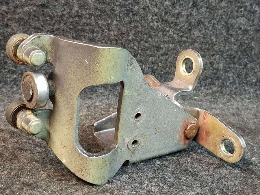 Ролик двери сдвижной правой  Toyota Sienna 2011г. | Фото № 3   Ролик двери сдвижной правой  Toyota Sienna 2011г. - Фото 3