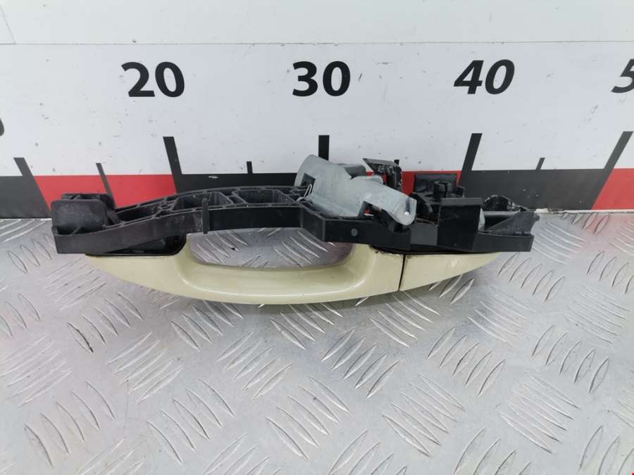 Ручка двери наружная задняя правая Ford Fiesta 6 (2008-2019) Хетчбэк 5дв. 2010г. | Фото № 4 Ручка двери наружная задняя правая Ford Fiesta 6 (2008-2019) Хетчбэк 5дв. 2010г. - Фото 4