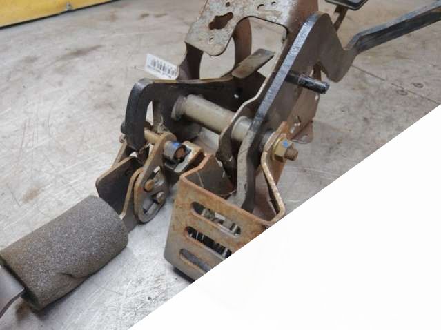 Узел педальный (блок педалей) Ford Tourneo Connect Минивэн 2005г. | Фото № 2 Узел педальный (блок педалей) Ford Tourneo Connect Минивэн 2005г. - Фото 2