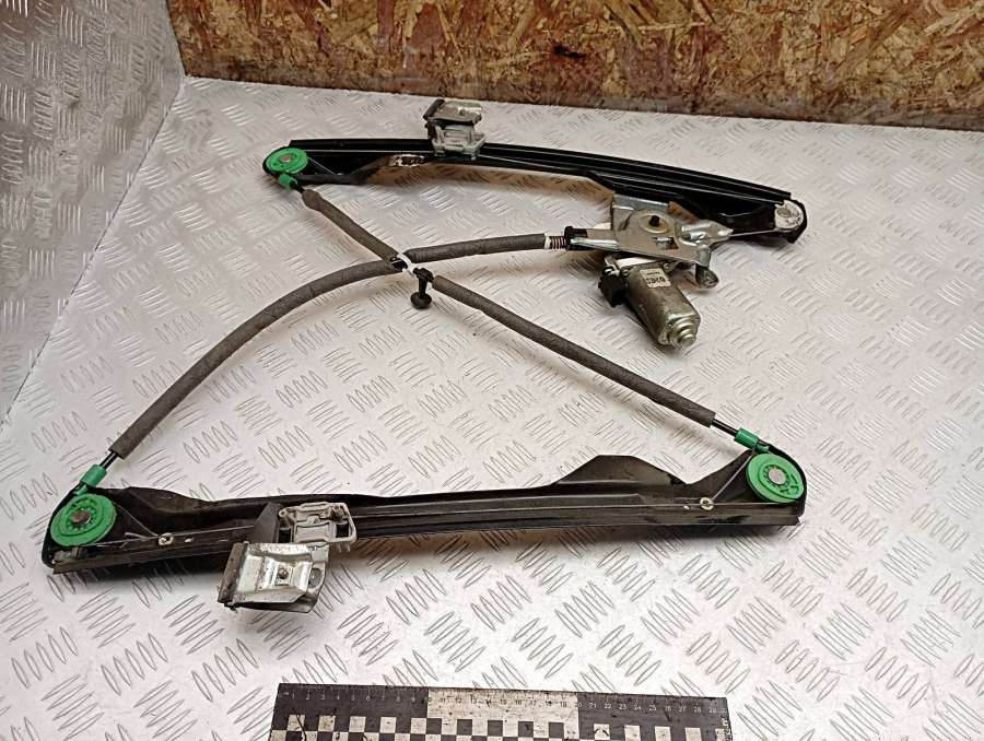 Стеклоподъемник электрический передний правый Ford Focus 2004г. | Фото № 6 Стеклоподъемник электрический передний правый Ford Focus 2004г. - Фото 6