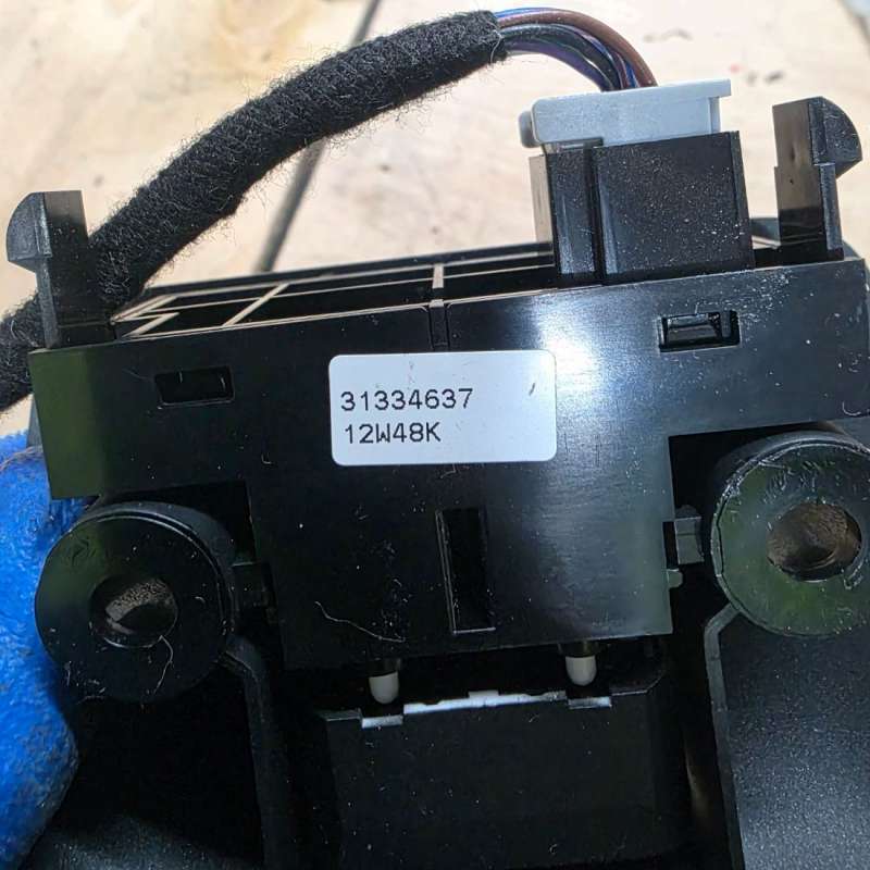 31334637 Кнопка ручного тормоза (ручника) Volvo XC60 1 2016г. | Фото № 4 31334637 Кнопка ручного тормоза (ручника) Volvo XC60 1 2016г. - Фото 4