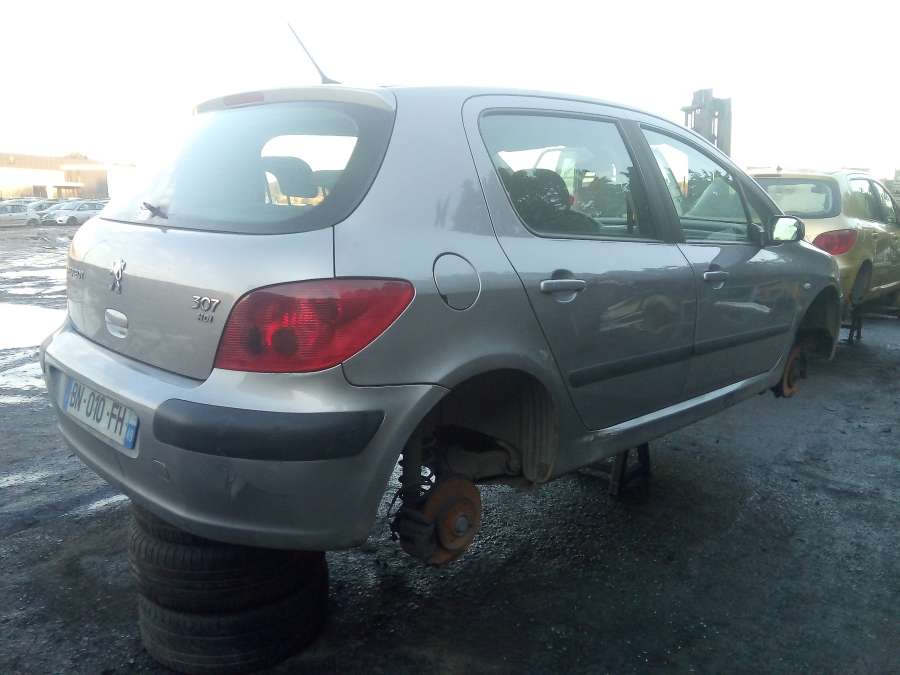 Петля крышки (двери) багажника Peugeot 307 (2001-2008) Хетчбэк 5дв. 2004г. | Фото № 6 Петля крышки (двери) багажника Peugeot 307 (2001-2008) Хетчбэк 5дв. 2004г. - Фото 6