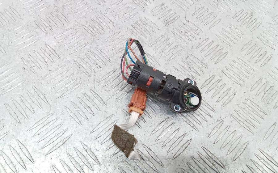 Датчик температуры в салоне Renault Laguna 2010г. | Фото № 1 Датчик температуры в салоне Renault Laguna 2010г. - Фото 1