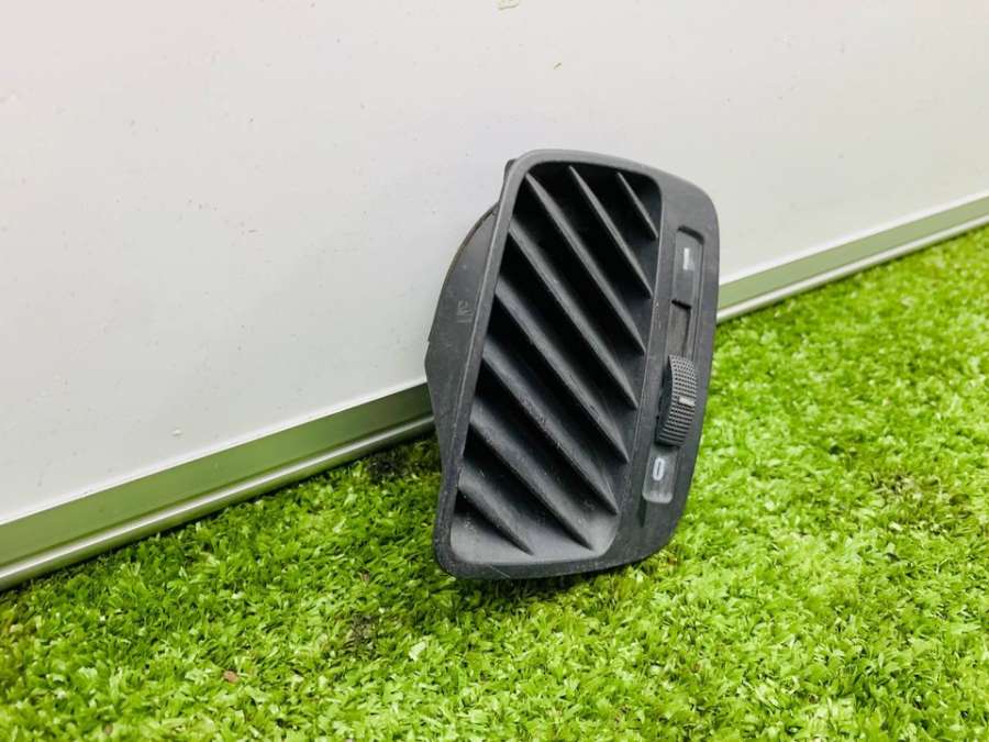 4B0819793  Дефлектор воздушный в торпедо левый   Audi A6 C5 2004г. | Фото № 3  4B0819793  Дефлектор воздушный в торпедо левый   Audi A6 C5 2004г. - Фото 3