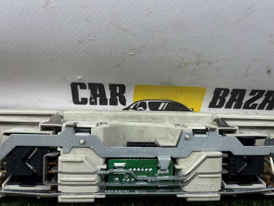 4B0947111  Плафон внутреннего освещения   Audi A6 C5 2004г. | Фото № 6  4B0947111  Плафон внутреннего освещения   Audi A6 C5 2004г. - Фото 6