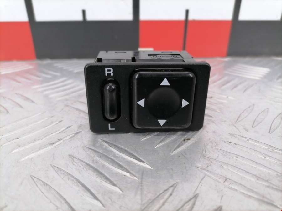 Джойстик регулировки зеркал Subaru Impreza 1 (GC/GF) (1992-2001) Универсал 1998г. | Фото № 1 Джойстик регулировки зеркал Subaru Impreza 1 (GC/GF) (1992-2001) Универсал 1998г. - Фото 1