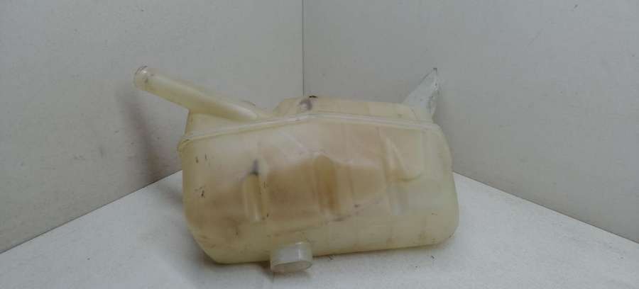 8200273157 Бачок расширительный Renault Megane 2 хетчбэк 5 дв. 2003г. | Фото № 3 8200273157 Бачок расширительный Renault Megane 2 хетчбэк 5 дв. 2003г. - Фото 3