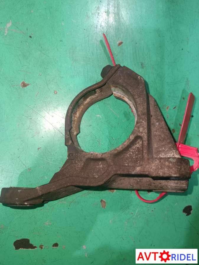 8200371715 Кронштейн полуоси Renault Scenic 2 (2003-2009) 2007г. | Фото № 2 8200371715 Кронштейн полуоси Renault Scenic 2 (2003-2009) 2007г. - Фото 2