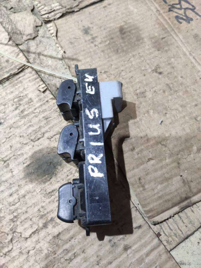 Блок управления стеклоподъемниками Toyota Prius 2 2003г. | Фото № 2 Блок управления стеклоподъемниками Toyota Prius 2 2003г. - Фото 2