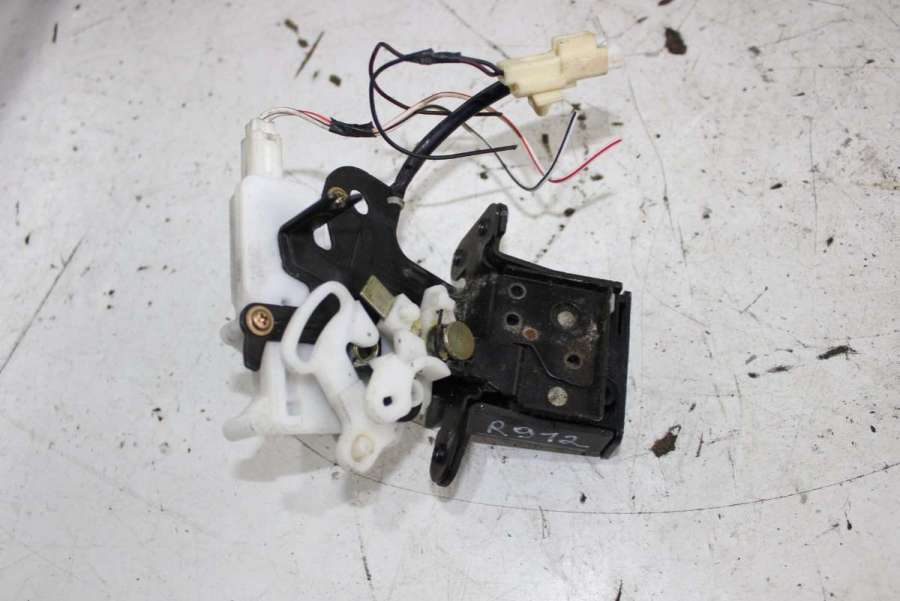 Замок крышки багажника  Mazda 3 BK 2004г. | Фото № 3   Замок крышки багажника  Mazda 3 BK 2004г. - Фото 3