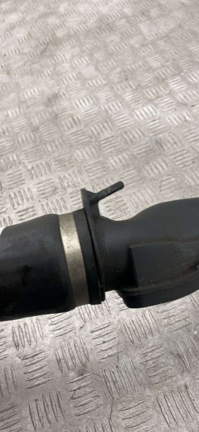 1.1617807986781E+17 Патрубок интеркулера  BMW X5 внедорожник 3 дв. 2012г. | Фото № 4  1.1617807986781E+17 Патрубок интеркулера  BMW X5 внедорожник 3 дв. 2012г. - Фото 4