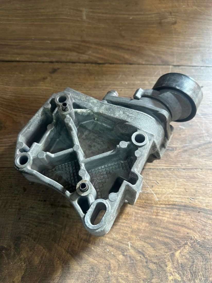 Кронштейн генератора Peugeot 207 2008г. | Фото № 2 Кронштейн генератора Peugeot 207 2008г. - Фото 2