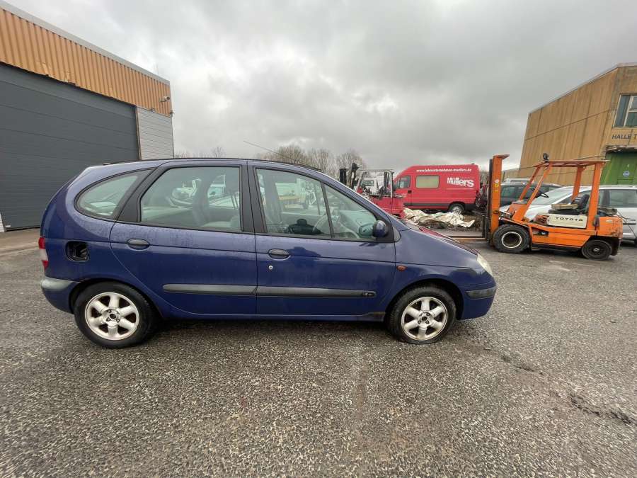7700425842A863322Z Радиатор основной Renault Scenic 1 (1996-2003) Минивэн 1999г. | Фото № 11 7700425842A863322Z Радиатор основной Renault Scenic 1 (1996-2003) Минивэн 1999г. - Фото 11