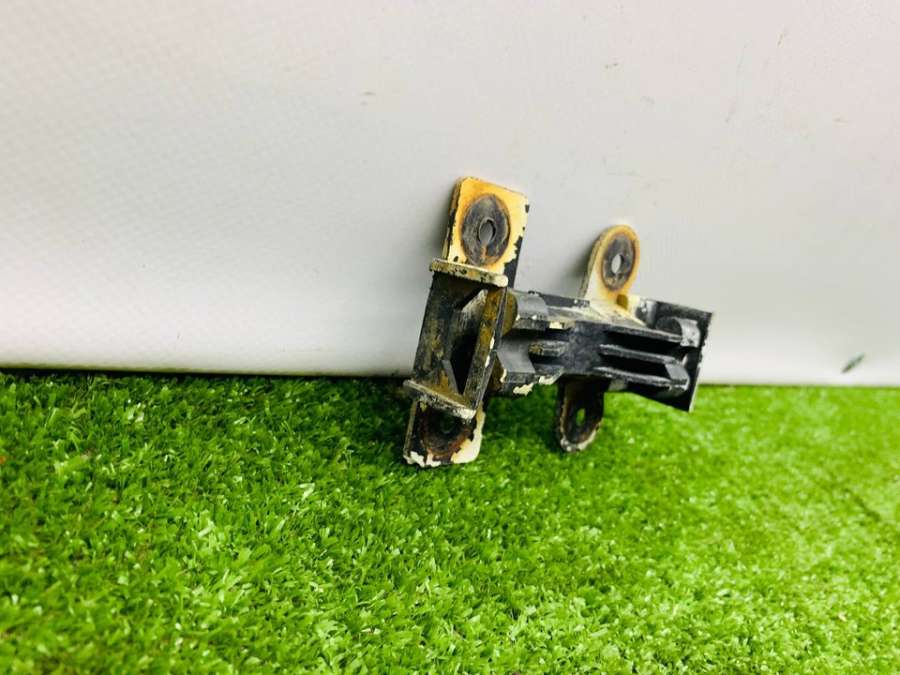 811807253 Кронштейн заднего бампера правый Audi 100 C3 1991г. | Фото № 3 811807253 Кронштейн заднего бампера правый Audi 100 C3 1991г. - Фото 3