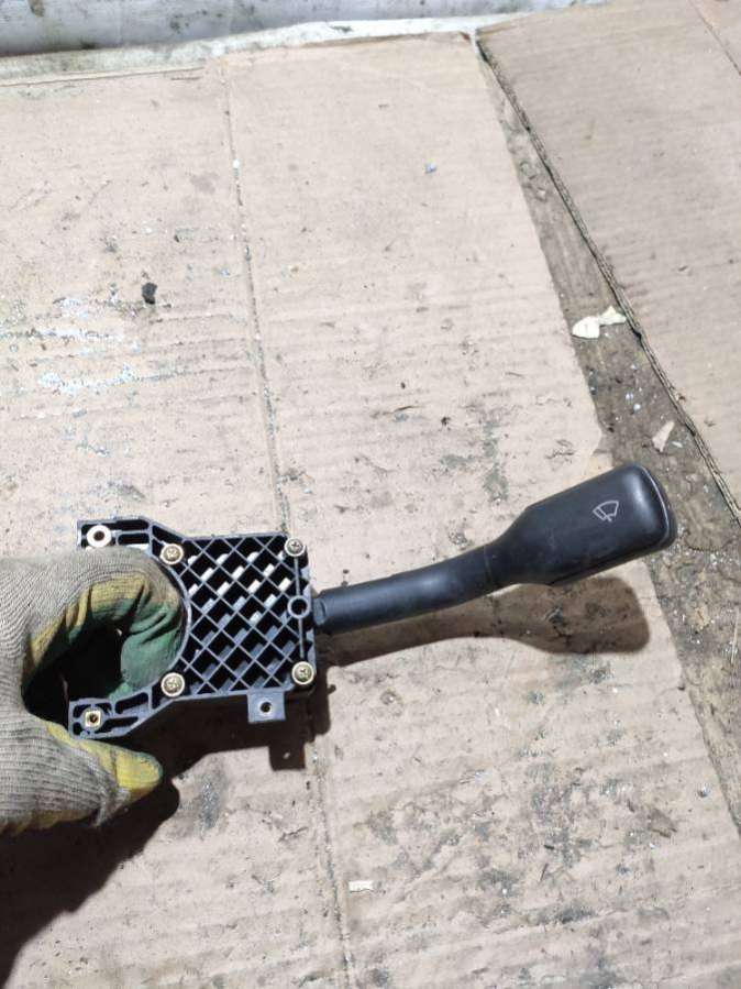 Переключатель подрулевой (стрекоза) Audi A6 C4 (S6,RS6) 1995г. | Фото № 1 Переключатель подрулевой (стрекоза) Audi A6 C4 (S6,RS6) 1995г. - Фото 1