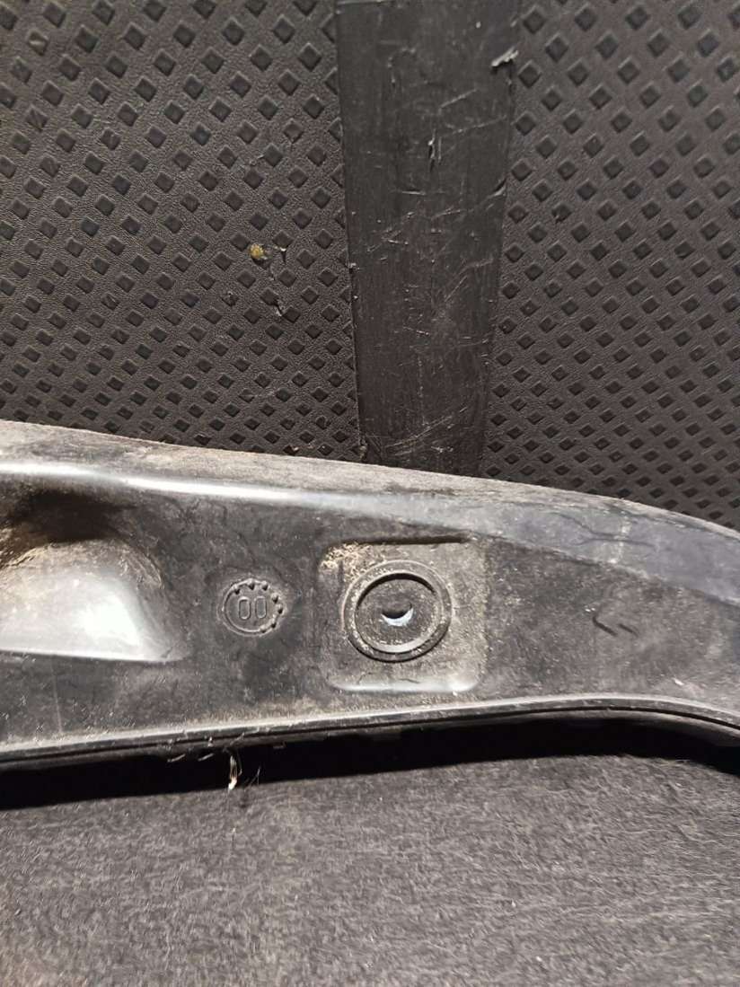 4B9807453B Кронштейн крепления бампера заднего Audi A6 C5 (S6,RS6) 2003г. | Фото № 3 4B9807453B Кронштейн крепления бампера заднего Audi A6 C5 (S6,RS6) 2003г. - Фото 3