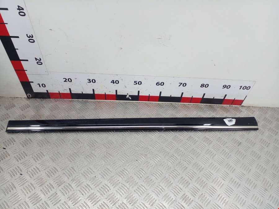 Накладка декоративная (молдинг) двери передней правой Mercedes C-Class (W203) (2000-2008) Универсал 2003г. | Фото № 1 Накладка декоративная (молдинг) двери передней правой Mercedes C-Class (W203) (2000-2008) Универсал 2003г. - Фото 1