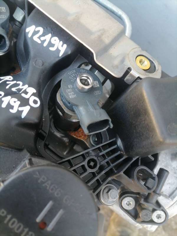 9811760780 СКОБА (КРОНШТЕЙН) КРЕПЛЕНИЯ ФОРСУНКИ Peugeot 208 2 2021г. | Фото № 1 9811760780 СКОБА (КРОНШТЕЙН) КРЕПЛЕНИЯ ФОРСУНКИ Peugeot 208 2 2021г. - Фото 1