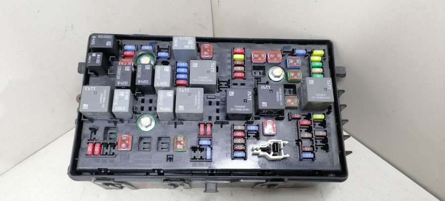 95942232-01812461952 Блок предохранителей  Chevrolet Cruze J300 седан 2014г. | Фото № 1  95942232-01812461952 Блок предохранителей  Chevrolet Cruze J300 седан 2014г. - Фото 1